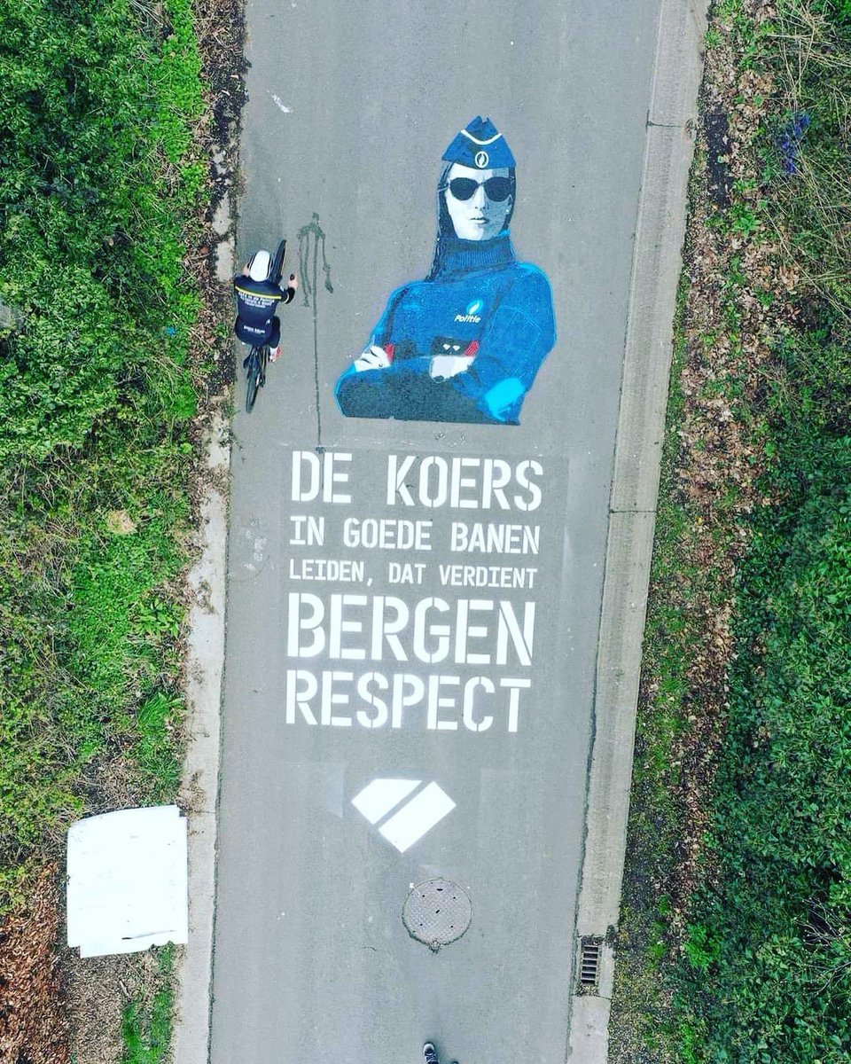 DAVIDSTEVENS83's tweet photo. Succes aan iedereen die deze koers mogelijk maken en in het bijzonder alle 👮🏾👮🏻‍♂️en seingevers. Ook een extra schouderklopje aan mijn collega’s aspirant-commissaris op het terrein. Ik ga zelf op het terrein tijdens de @Scheldeprijs met  @_timdv op woensdag 5/04.
#RVV2023 #RVV23 https://t.co/azCK8o1RWM