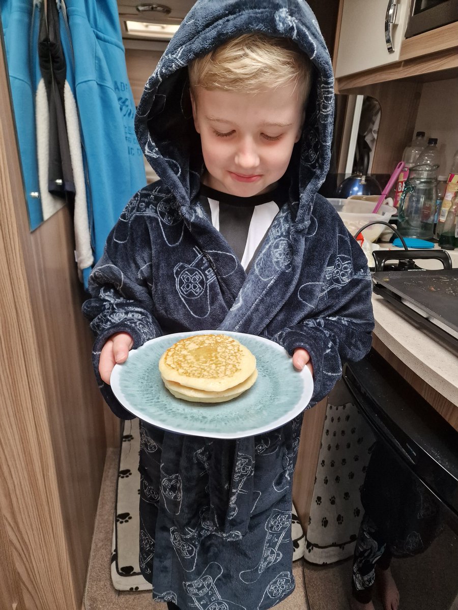 DundonMichelle's tweet photo. 2nd day of Easter hols had help with weighing and measuring ingredients for American pancakes 🥞. Although I think they enjoyed eating them more! @Griff_1B @Griff_DEPUTY https://t.co/kpVvmHMdEh