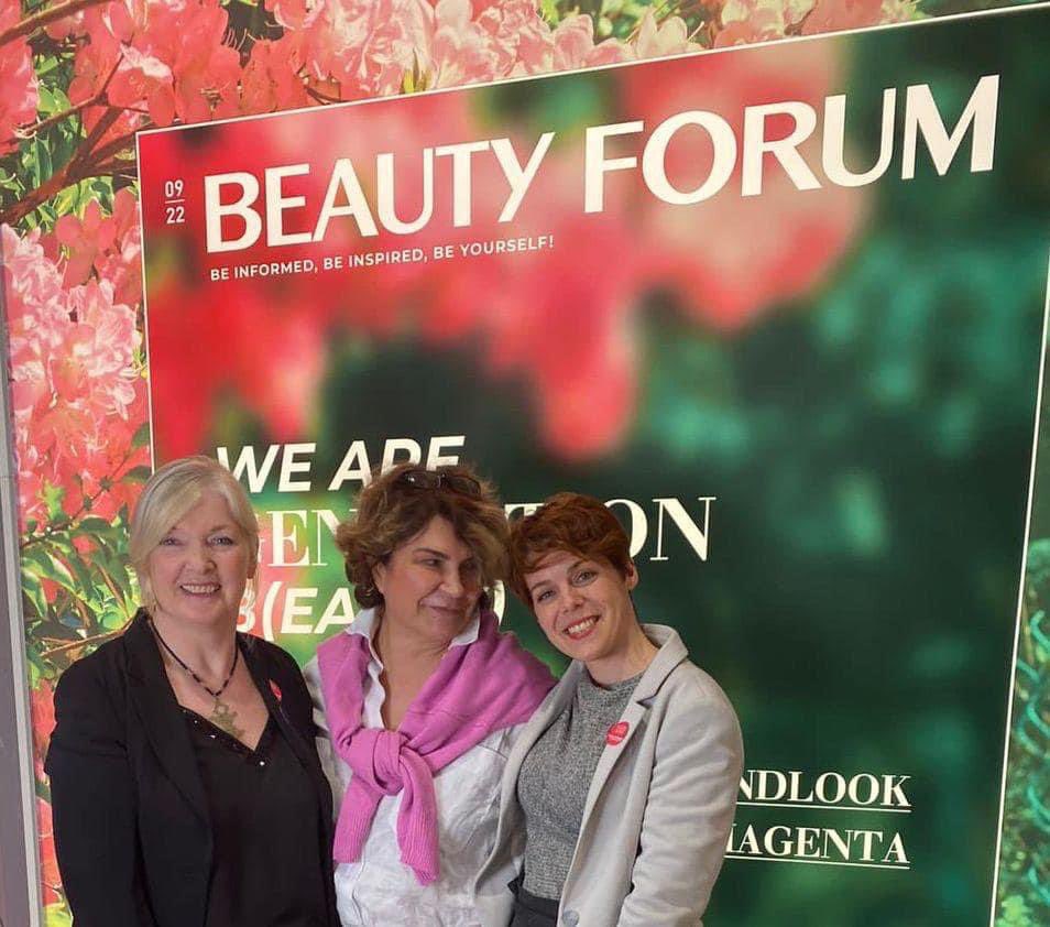 Jacqueline Kennedy and Kyriaki Stringari were delighted to meet CIDESCO School owner Dijana Pasajlic who proudly states “ I choose CIDESCO because they are simply the best” Dijana we love your passion.

#cidescointernational #beautytherapist #education #beautyschool #germany