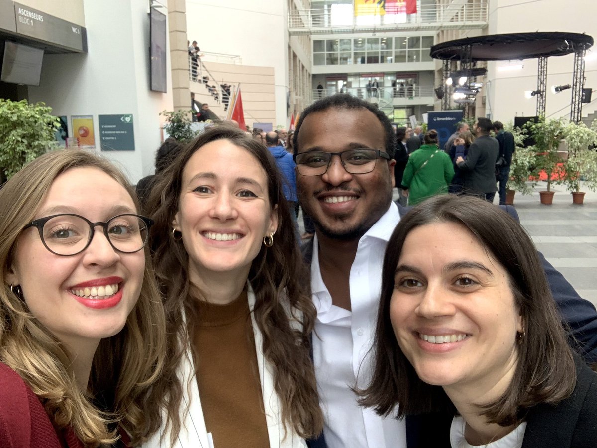 Le bureau genevois de la RTS radio en force pour vous faire vivre ces élections #GE2023 🗳️ en direct de #Unimail dans vos journaux horaires, #12h30 #laMatinale et <a href="/Forum_RTS/">Forum (compte archivé)</a> <a href="/RTSinfo/">RTS Info (compte archivé)</a> <a href="/AnoukPernet/">Anouk Pernet</a> <a href="/TaniaSazpinar/">Tania Sazpinar</a> et Mohamed Musadak