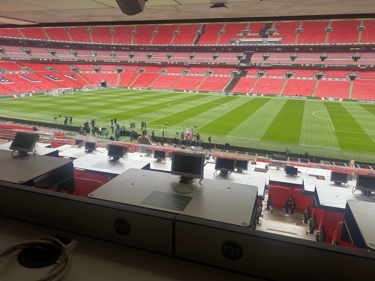 hospitalradio's tweet photo. Bolton Wanderers v Plymouth Argyle 

Live from 2pm

Kick off at 3pm

107.3fm

#EFLTrophyFinal https://t.co/cVywj5efcA
