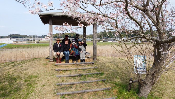 今日は茨女会お花見🌸めちゃくちゃ風つよだったけど楽しかった(≧∇≦)昨日デビューしたてのマルチグリドルも活躍（笑） 