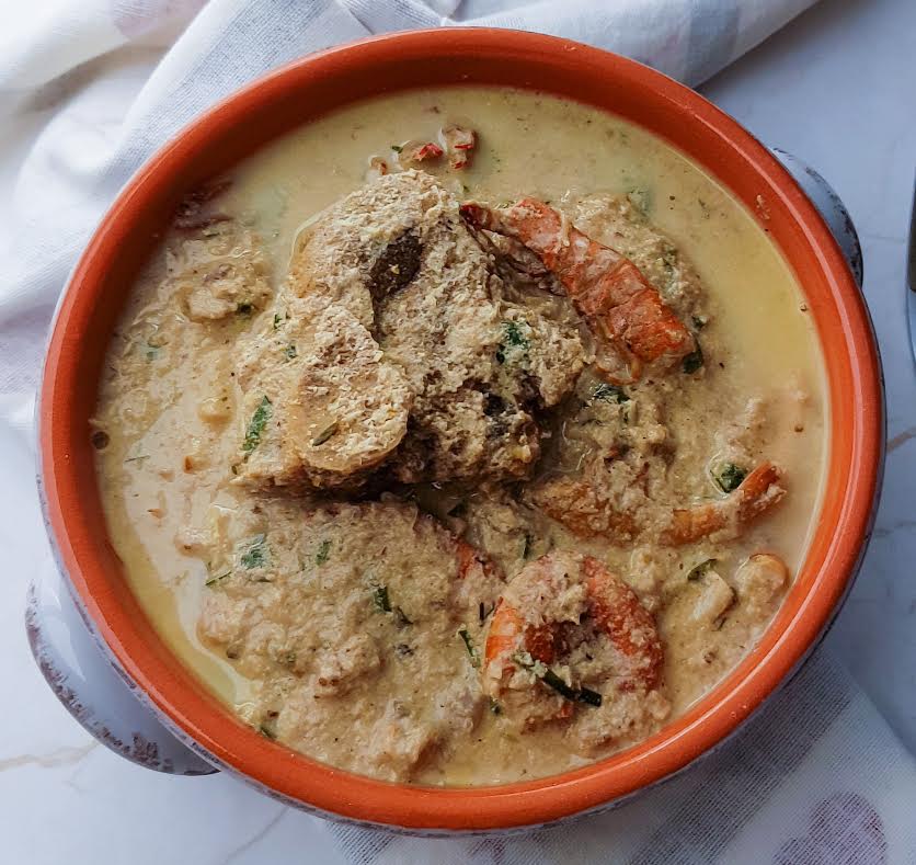 MadamUfuomaa's tweet image. You all know this as Egusi Pepper soup but we the Urhobos call it OGHWÓ OWÓWO and it's goes with Starch 😊

Should I drop the recipe? 🤔🤔🤔