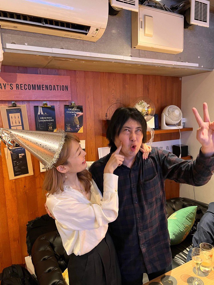 ooba0613's tweet image. 遅ればせながら、私の一日店長会は無事に（？）終了致しました！

ご多忙の合間を縫ってお越しいただいた皆様、遠隔シャンパンを入れていただいた皆様、ありがとうございました🙇‍♂️

②部は半分以上、記憶がないです💦
盛大にイキってたのに、岩井ビッグボスがいらした間だけは大人しくなったそうです😭
