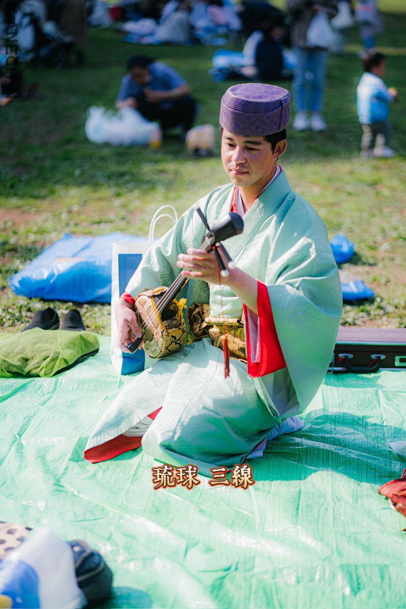 zjjhpazxy's tweet image. (4/1)代々木公園
中国語で人山人海と言える
電波全然ないのはワロッタ🤭

#漢服　を着て、日本舞を見って、各地のお菓子を食べながら楽器(中国の二胡琵琶と琉球の三線)を弾くのは最高でした～✨🌟❤️☺️
#hanfu #ryukyu #琉球 #日本 #Japan #花見 #お花見 #伝統服　#party #二胡　#琵琶 #三線 #China