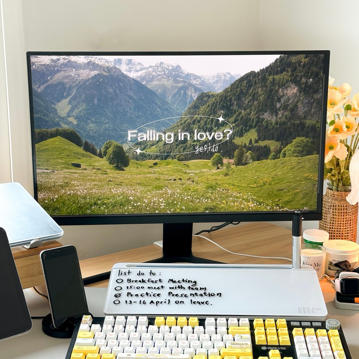 จอคอมเราใช้ของ xiaomi redmi display ขนาด 27" ส่วนตัวเลือกเพราะรู้สึกว่าราคาไม่แรง ภาพสวย ปรับแต่งหน้าจอตามการใช้งานได้ จอใหญ่สบายตา ขอบจอบาง ยกย้ายได้ง่าย น้ำหนักเบา s.lazada.co.th/s.86Qxc?cc