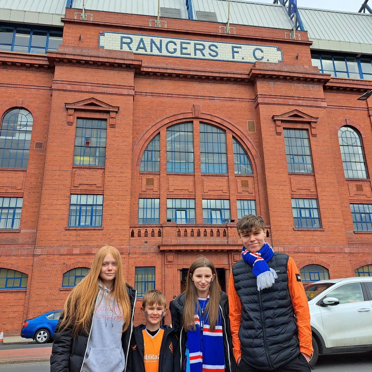 Amy's first time at Ibrox,getting the chance to meet a proper legend #colinstein 3 points,Clean sheet and plenty of family time put in,thanks to @StockmanShelley for helping the nerds with tickets 🤜🤛 #Glasgowrangers