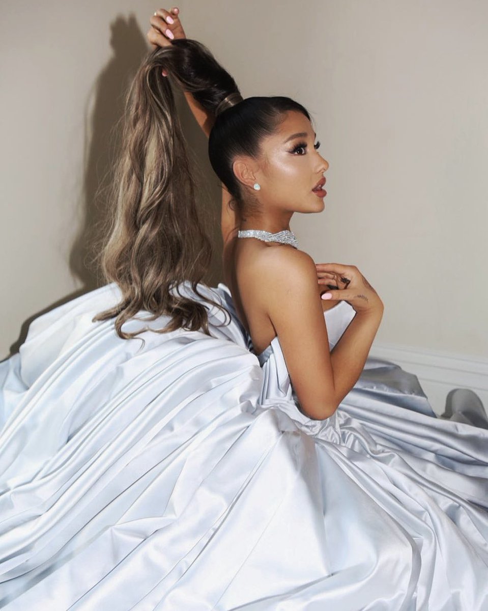 needycomfort's tweet image. this look of ariana grande.