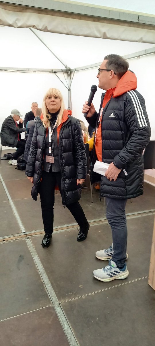 EhrlichRalph's tweet photo. Berlin ist am laufen beim #generalihalbmaraton , auch Dank der vielen Ehrenamtlichen. Berlin ist und bleibt die Sportmetropole.
#BerlinHalfMarathon #berlin #running @IrisSpranger #sport https://t.co/v99n6HAa0n