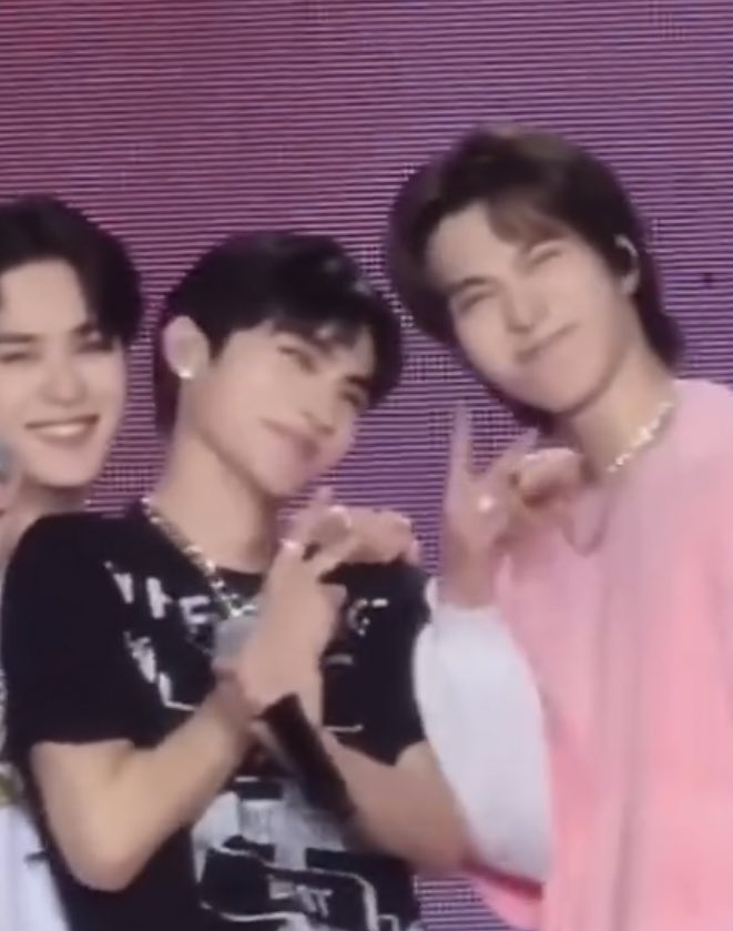 smoldejuns's tweet photo. XIAODERY YOU TWO ARE KILLING ME 😭😭😭😭😭😭😭😭😭😭😭 https://t.co/jDGKR84vWM