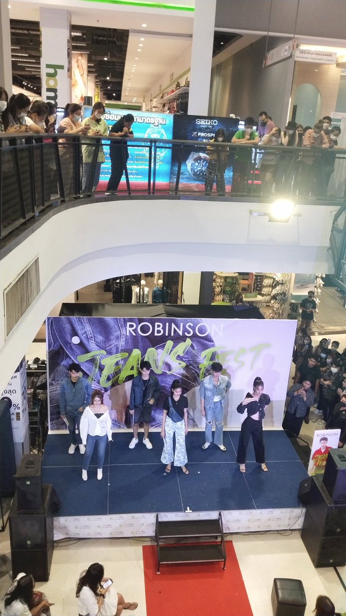 088noey's tweet photo. คอมพลีทมาก มาเจอต้าได้เจอน้องเซ้งน้องไช้ด้วย คือตอนแรกที่เห็นคือไม่มั่นใจว่าใช่มั้ยย ติดตามน้องมาหลายปีอยู่ คือคิดว่าส่วนใหญ่อาจจะไม่ได้รู้จักน้อง แต่เรารู้จักน้า น้องมีผลงานด้วยนะคะ ฝากแฟนคลับต้าเอ็นดูเด็กแฝดกันด้วยน้า #robinsonjeansfestxTar #Sengsps_ #Chai_ssp #taratiwat https://t.co/G0kfL0m9oH