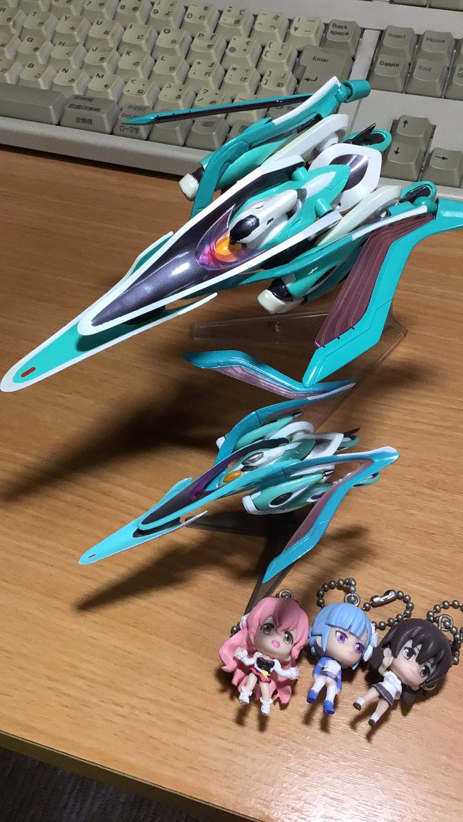 久々にトランクイロさんへ
マスターや他に来られていたお客様のご厚意でタローマンとラグランジェ成分を濃い目にチャージできた

TVシリーズだけ見てて番外編や卒業式編を知らずに10年過ごしてしまった…
いやーそれにしてもウォクスのデザインは秀逸、久しぶりにうちのラグりんグッズ引っ張り出した