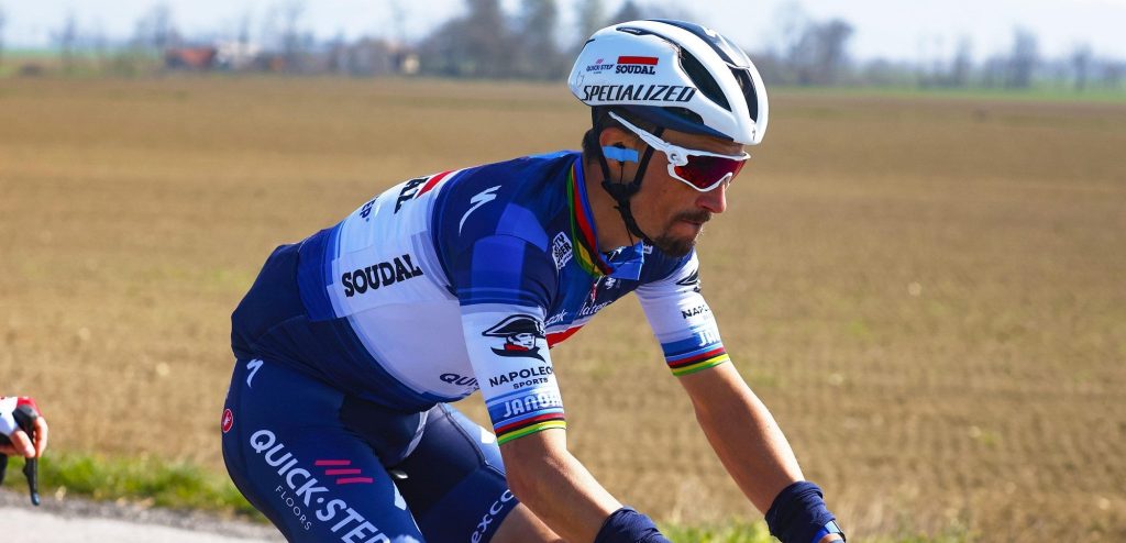 Ronde van Vlaanderen: Alaphilippe, Stuyven en Pedersen betrokken bij massale val

wielerflits.nl/nieuws/ronde-v…

🇧🇪 #wielrennen #koers #cycling #cyclisme #RVV #RVV23 #RondevanVlaanderen