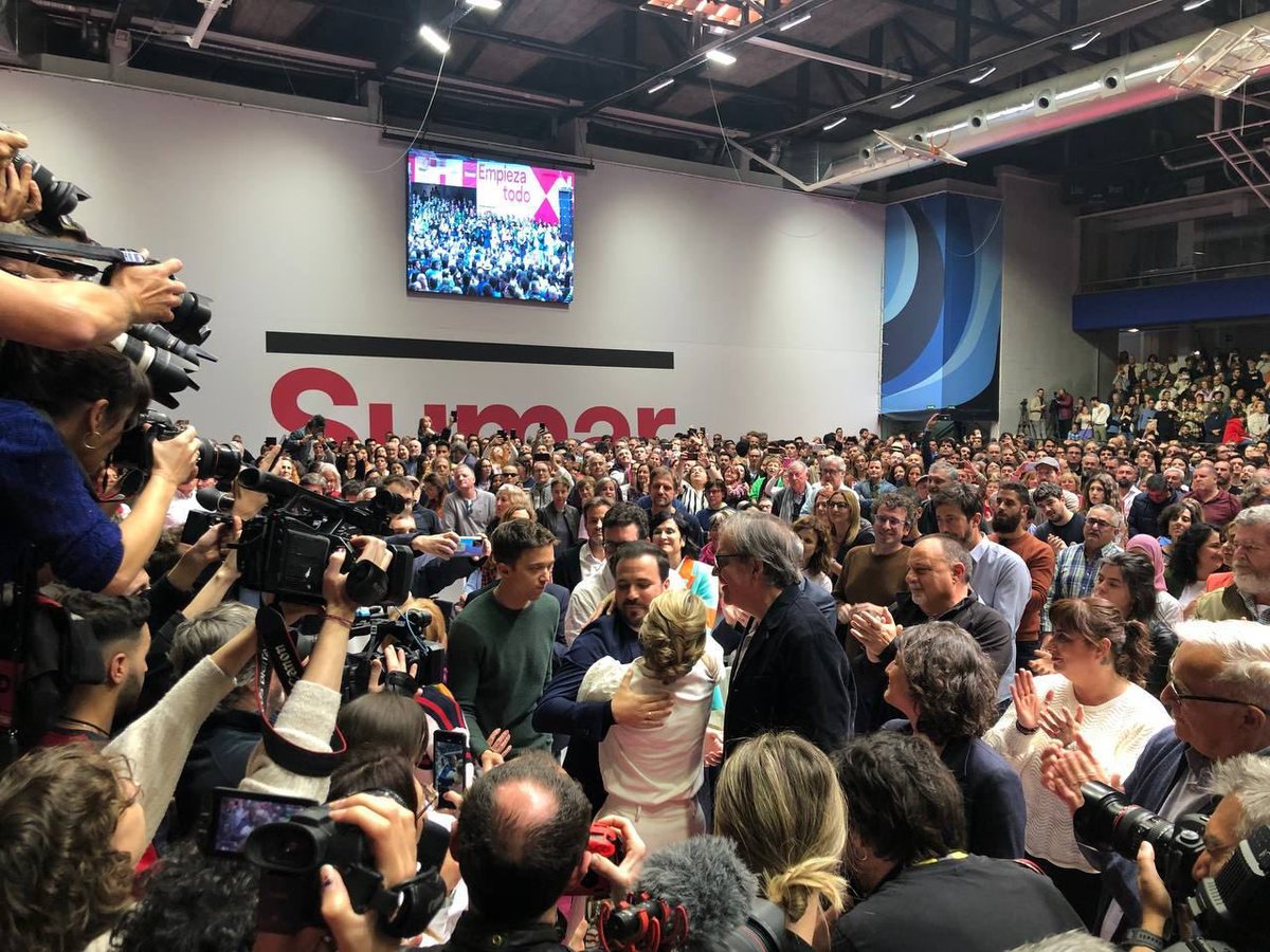 agarzon's tweet photo. Varios miles de personas han venido a apoyar hoy a @sumar para hacer a Yolanda Diaz presidenta de este país. Hacía mucho tiempo que no veía tanta ilusión y alegría en un acto político. ¡Una fuerza enorme!

#Sumar2A https://t.co/4JpNrbdKmx
