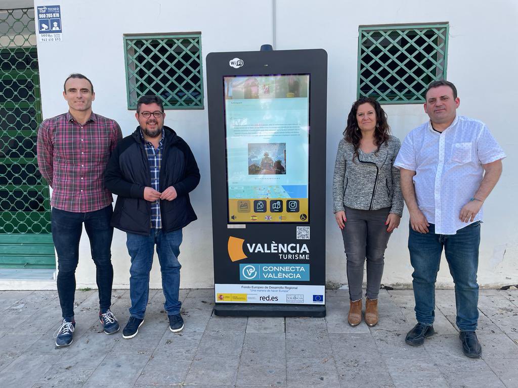 BalaguerMentxu's tweet photo. Aquesta setmana hem conegut in situ a @AjuntPotries i @AjBellreguard el desenvolupament de @ConnectaVLC territori turístic intel•ligent i sostenible de la @dipvalencia i @valenciaturisme per tal d’analitzar el flux de turistes als pobles i ajudar a la seua gestió municipal https://t.co/Nw0esHpVic
