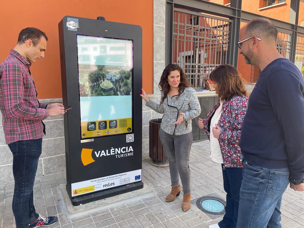 BalaguerMentxu's tweet photo. Aquesta setmana hem conegut in situ a @AjuntPotries i @AjBellreguard el desenvolupament de @ConnectaVLC territori turístic intel•ligent i sostenible de la @dipvalencia i @valenciaturisme per tal d’analitzar el flux de turistes als pobles i ajudar a la seua gestió municipal https://t.co/Nw0esHpVic