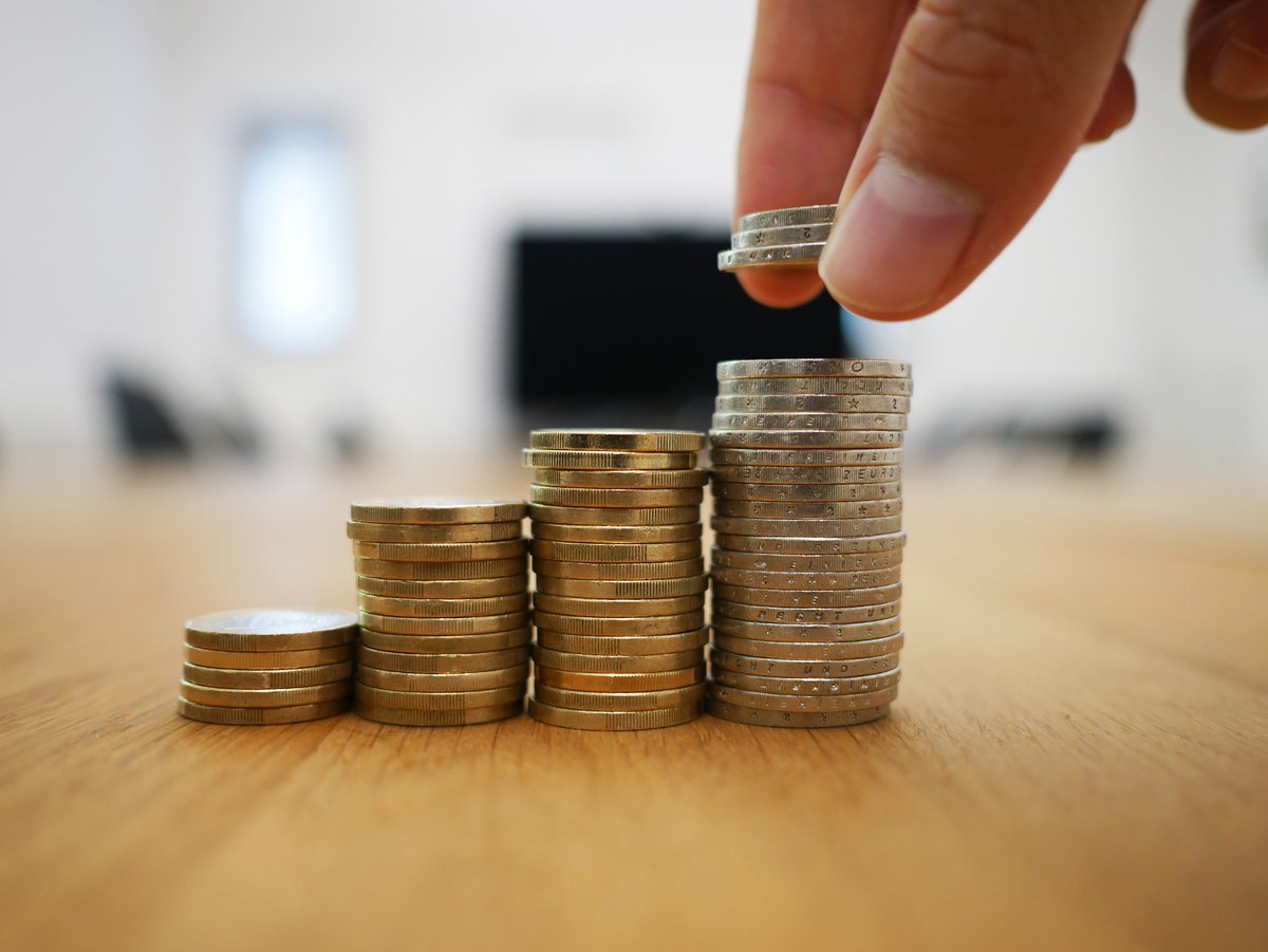 Investattitude's tweet photo. He dedicado más de 2000 horas a estudiar la gestión del dinero y la inversión.

Aquí tienes lo básico que puedes poner en práctica para recuperar el control de tu dinero y dejar de sentirte culpable cuando gastas (en menos de 5 minutos): 

//HILO// https://t.co/f6fLkDNXHa