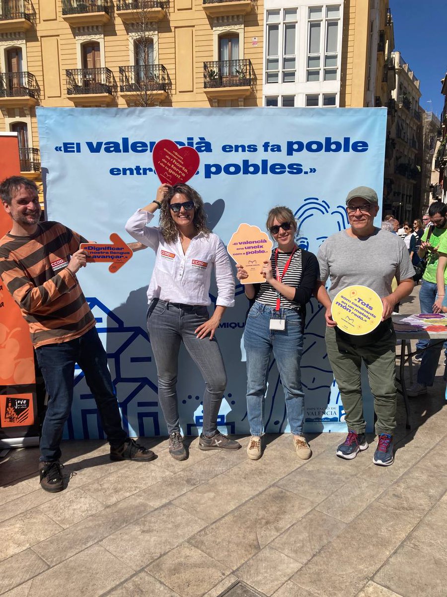 ElenaCCOO's tweet photo. Recuperem el verd amb Carme Miquel!!! @escolatv
Plantant alfàbregues, defensat la nostra llengua #trobades2023
#CCOOPV https://t.co/uthOtXZHCQ