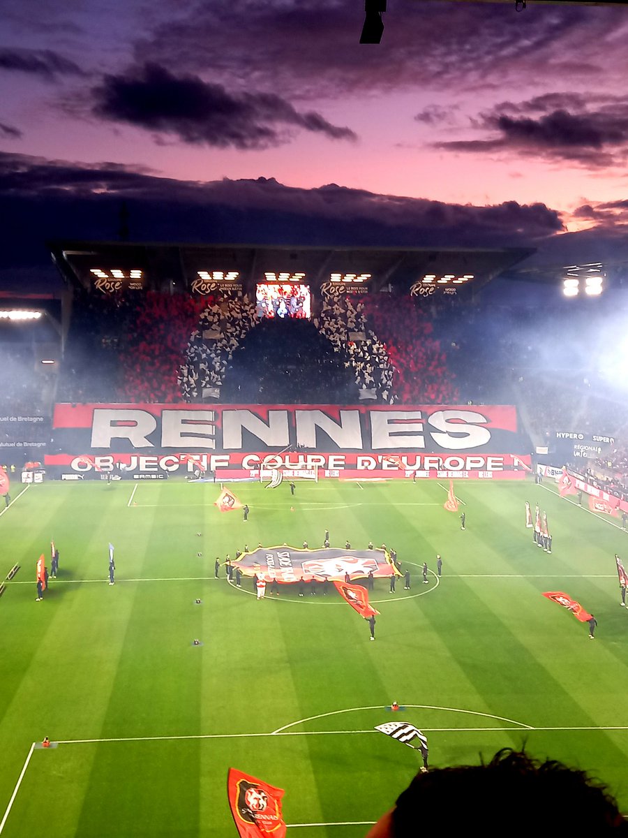 quirkyslytherin's tweet photo. Super déplacement à Rennes, depuis le temps qu'on l'attendait 😍Et on rentre avec les 3 points, que demander de plus ? Cette équipe nous fait rêver ❤️💛 #RCLens #SRFCRCL #Europeiscoming 🇪🇺 https://t.co/FjRzZvQlA5