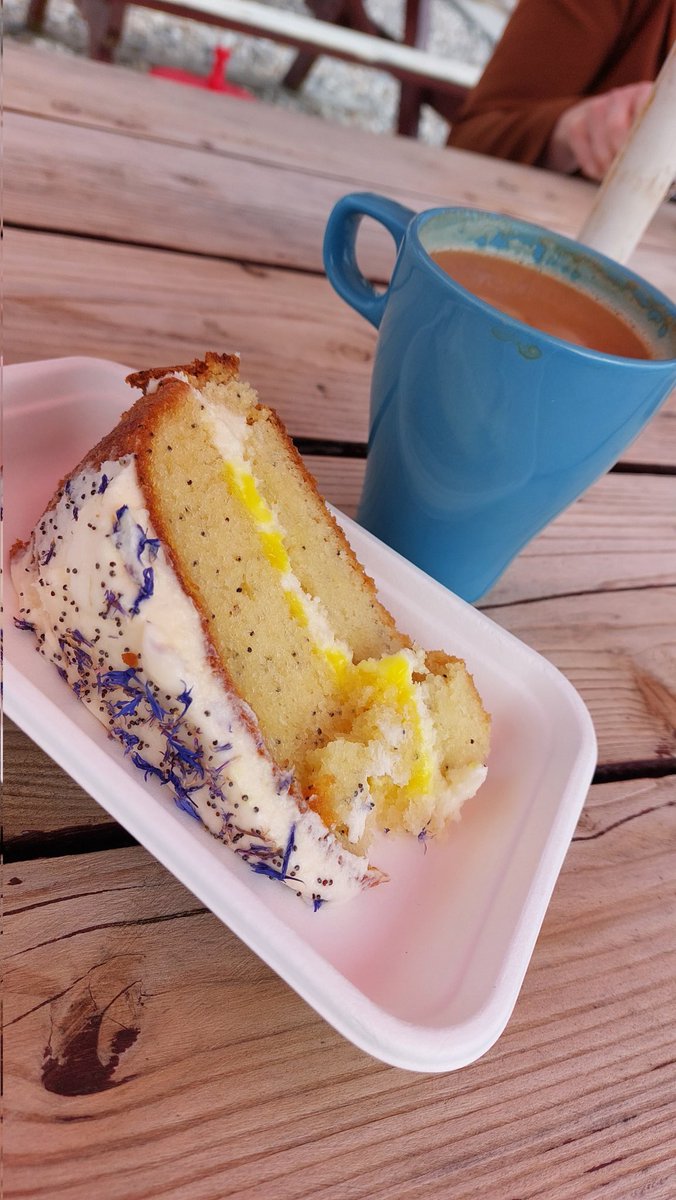 Probably a little early for a beer, but not too ealry to be in Beer. Coffee and a second slice of lemon &amp; poppy seed cake, unreal 🎂 😍