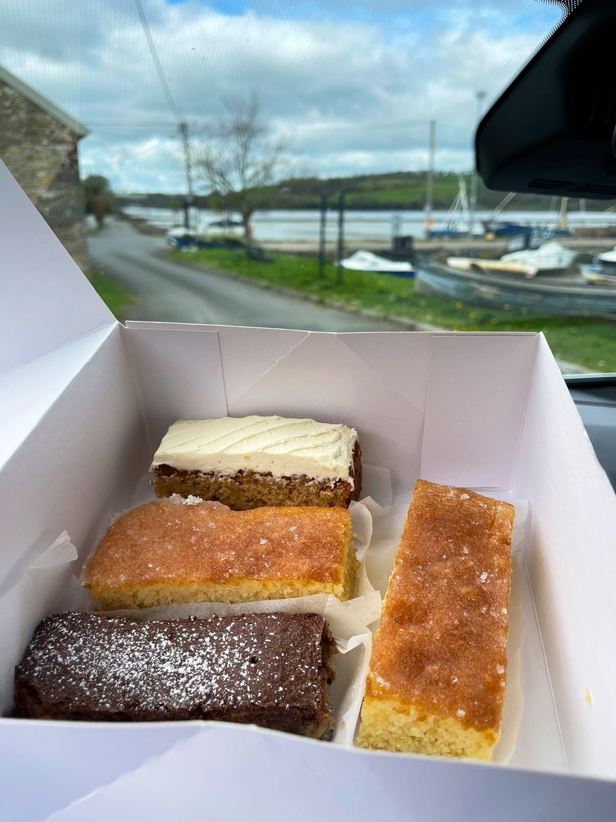 At Cheekpoint with mam and dad (@waltercross2) enjoying delicious treats and tea from @cake_dame, thank you Julie😋🍰🧁💕
#Cake #Homemade