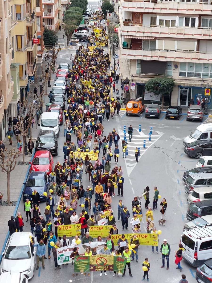 ubiracional's tweet photo. Ahir, a Villena, les Comarques alacantines ho van tornar a fer. Ho hem tornat a fer. Més de 1200 personas van omplir els carrers del poble per a exigir l’eliminació del gran nombre de macroprojectes que inunden els termes de Villena i la veïna Salinas. #AixíNO #SalvemosVillena https://t.co/YTT3D2W467