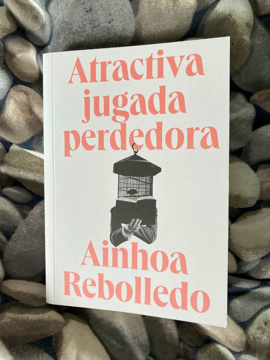 anaflesh's tweet photo. Bueno, confirmo que @ainhoareb es la cronista más macarra y más divertida de esta ciudad que llamamos Madrid. Ojo, no canallita. Macarra total. No deja títere con cabeza y se mete siempre con los malos. Me lo he pasado fenomenal. La edición es preciosa porque es de @MrsdanversE. https://t.co/uQYvMMbrvo