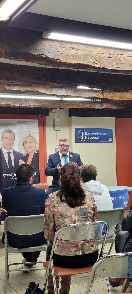 BLeleu_CR_Occ's tweet photo. Rencontre ce jour à #Rodez avec les militants @RN_Aveyron_Off #RN12 #RNJ12 #RN #Aveyron #Occitanie https://t.co/QpDOcQrqfk