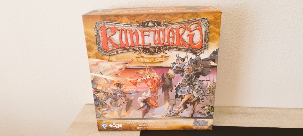 Por fin, después de mucho tiempo en la balda, he podido estrenar este clásico. #Runewars de <a href="/FFGames/">FantasyFlightGames</a>, un 4x con pinceladas de aventura que nos está dejando muy, muy buenas sensaciones. Nunca es tarde!