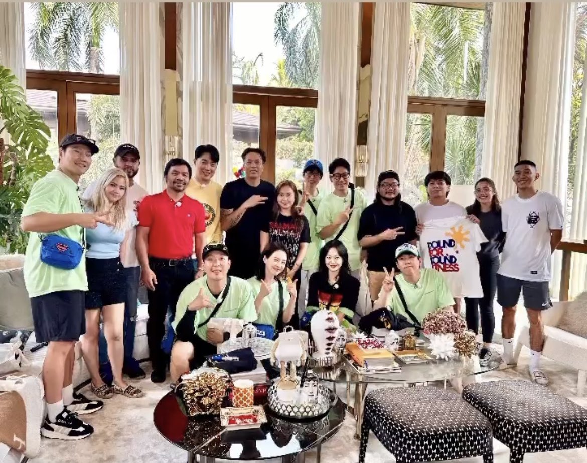 RMPHOfficial's tweet photo. RUNNING MAN members with Manny Pacquiao 😱 

Nagkatotoo nga yung sinabi nila 🙌

ctto

#RUNNINGMANinMANILA https://t.co/xMHN9N5ZRm
