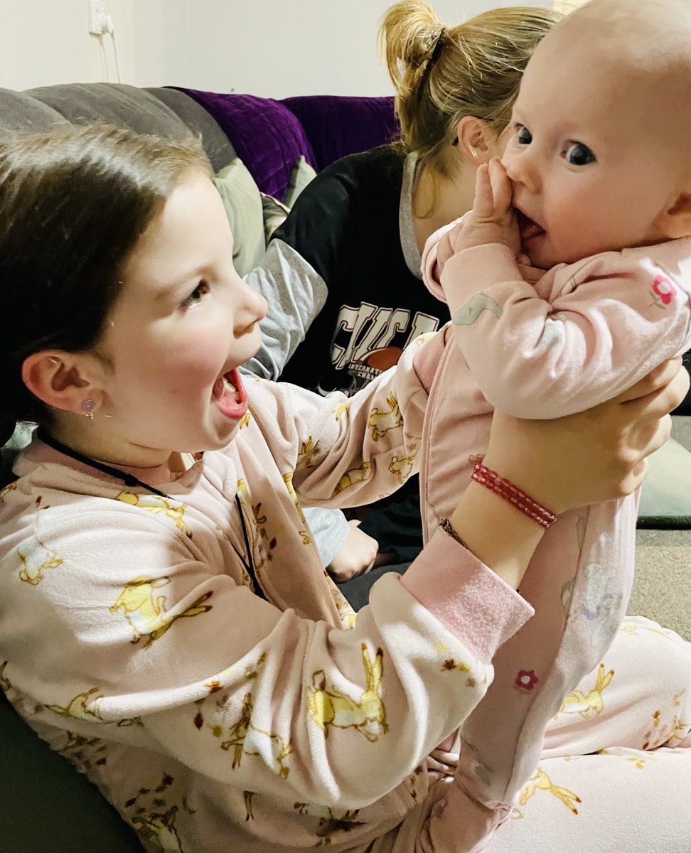 iSmeeLeatah's tweet photo. Miss 7 and her niece. #growinginlove 😍🥰 https://t.co/47SwczauWW