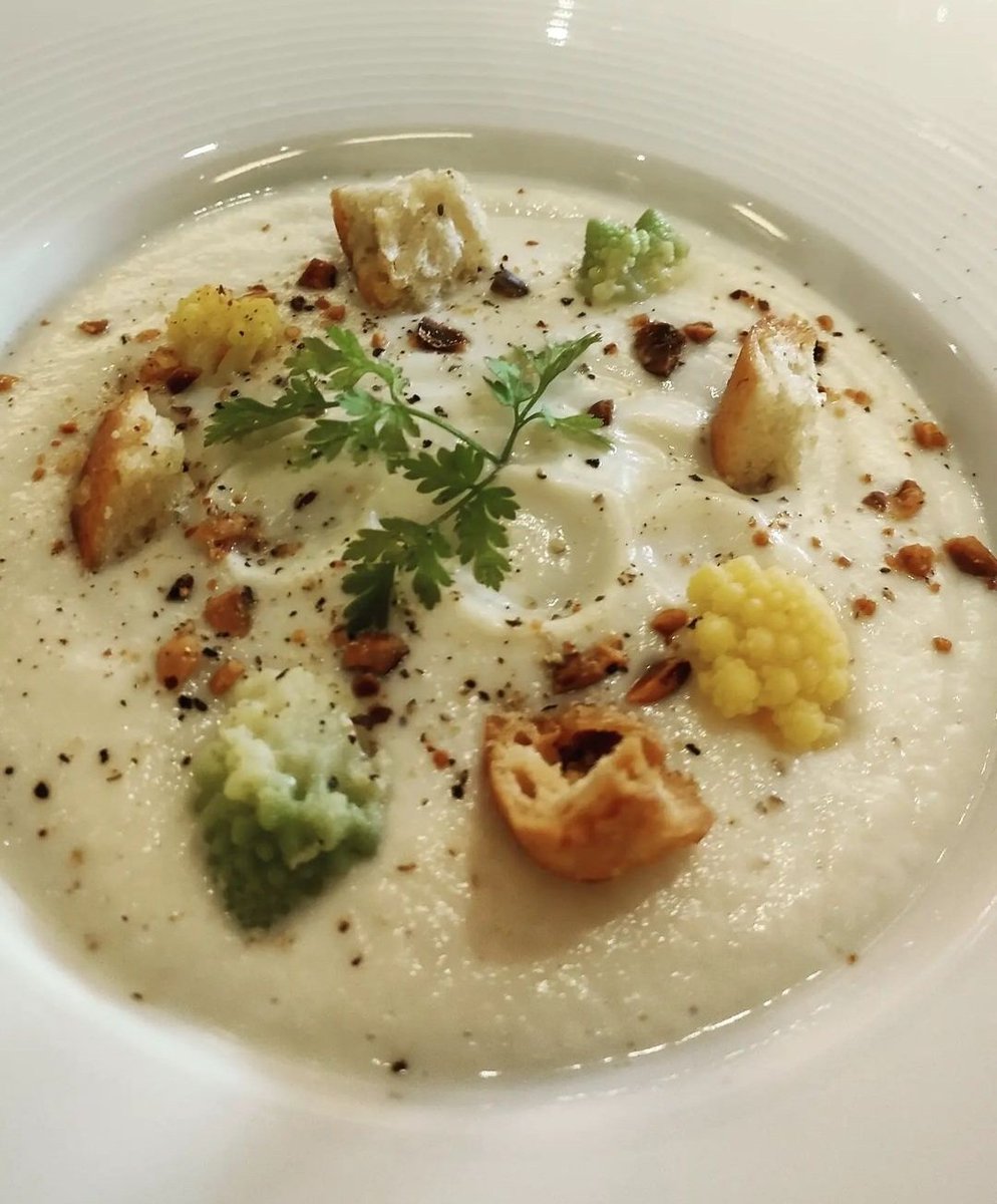 Pauline69006's tweet image. Côté papilles, la soupe du Barry, c&apos;est l&apos;aristocratie au palais, des lettres de noblesse amplement méritées. #Food #soap2023