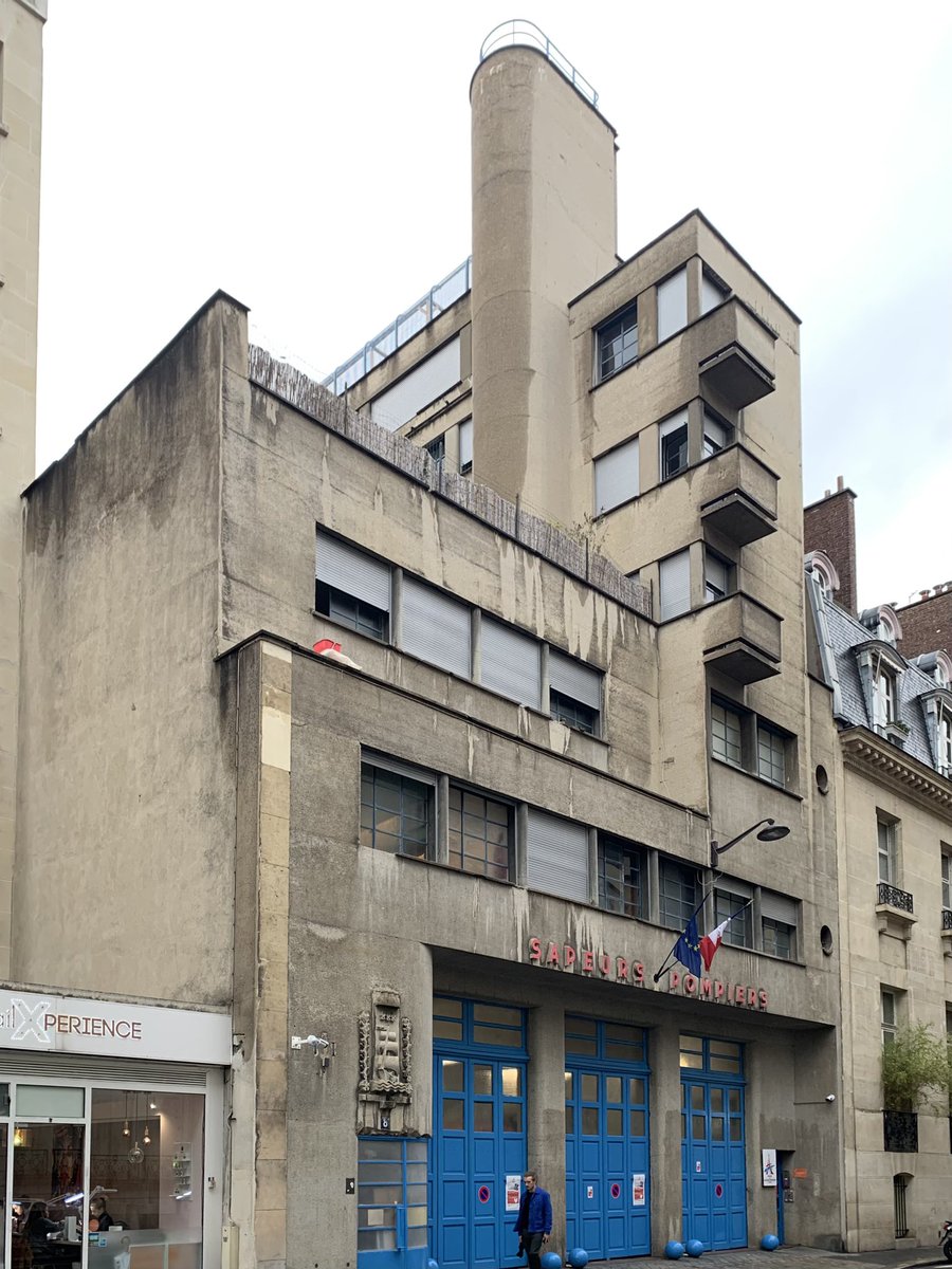 Annette_Hammer's tweet photo. Okay, it‘s not in good shape, but I love this fire station of @PompiersParis . #MalletStevens made in exposed #concrete contrasted with beautiful steel-details and windows in steel. The asymmetric plasticity is clearly influenced by #modernarchitecture of WM #Dudok at #Hilversum https://t.co/yOUsZIoRPr