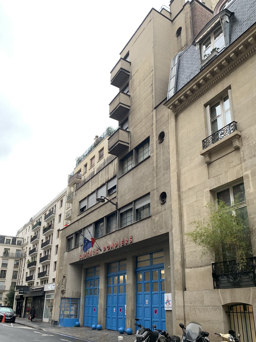 Annette_Hammer's tweet photo. Okay, it‘s not in good shape, but I love this fire station of @PompiersParis . #MalletStevens made in exposed #concrete contrasted with beautiful steel-details and windows in steel. The asymmetric plasticity is clearly influenced by #modernarchitecture of WM #Dudok at #Hilversum https://t.co/yOUsZIoRPr
