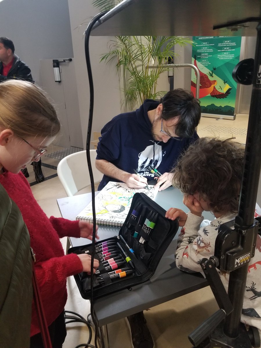 PDLGrenoble's tweet photo. Merci à @pauldrouin et aux enfants qui ont participé au choix des couleurs ! @GlenatBD https://t.co/AO4qG60eO1
