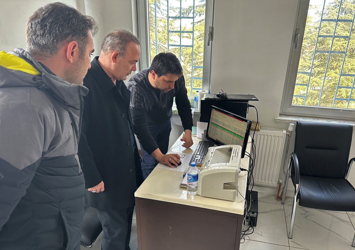 ArdahanValiligi's tweet photo. 📍Kahramanmaraş
Valimiz @HuseyinOner29, depremden en çok etkilenen #Göksun ilçesinin #Ericek mahallesinde Afet Koordinasyon Merkezini ziyaret ederek, afetzedelere verilen hizmetler hakkında bilgi aldı, ardından vatandaşların taleplerini dinledi.
➡️https://t.co/ecWeopt5wd https://t.co/HUwoDpdDQ2