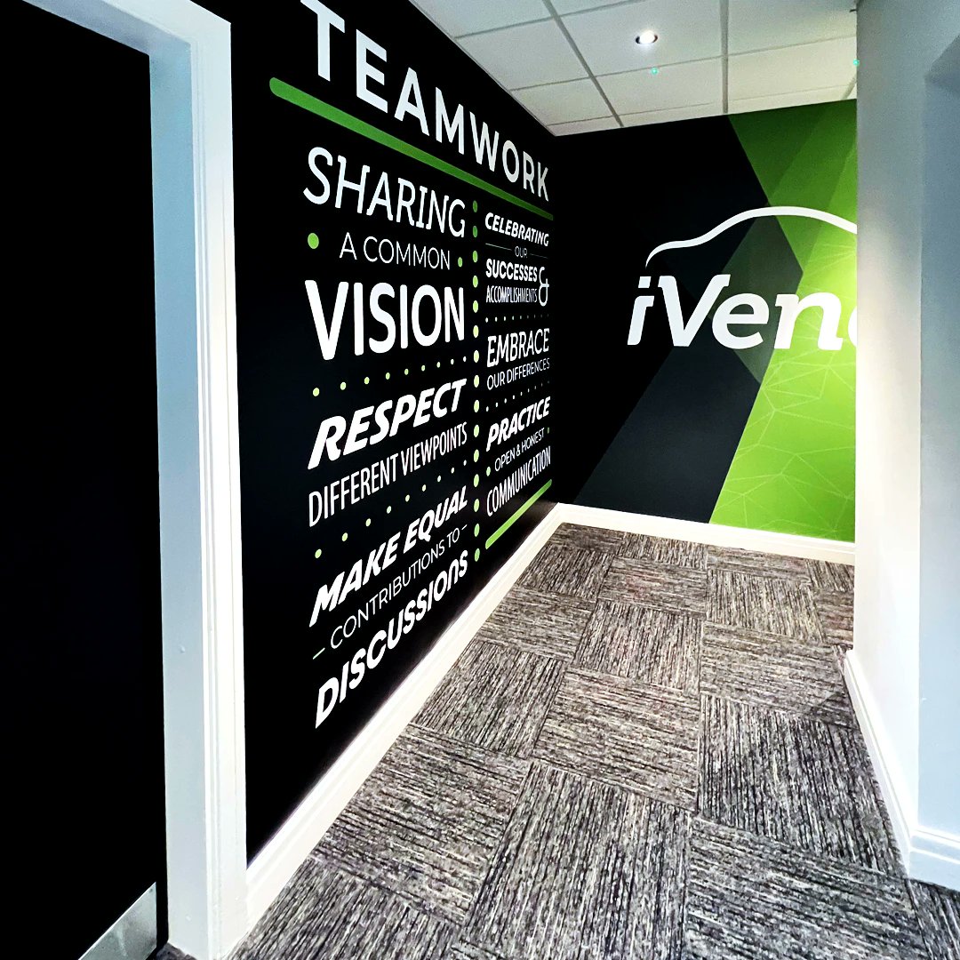 Wall Glamour® tweet media