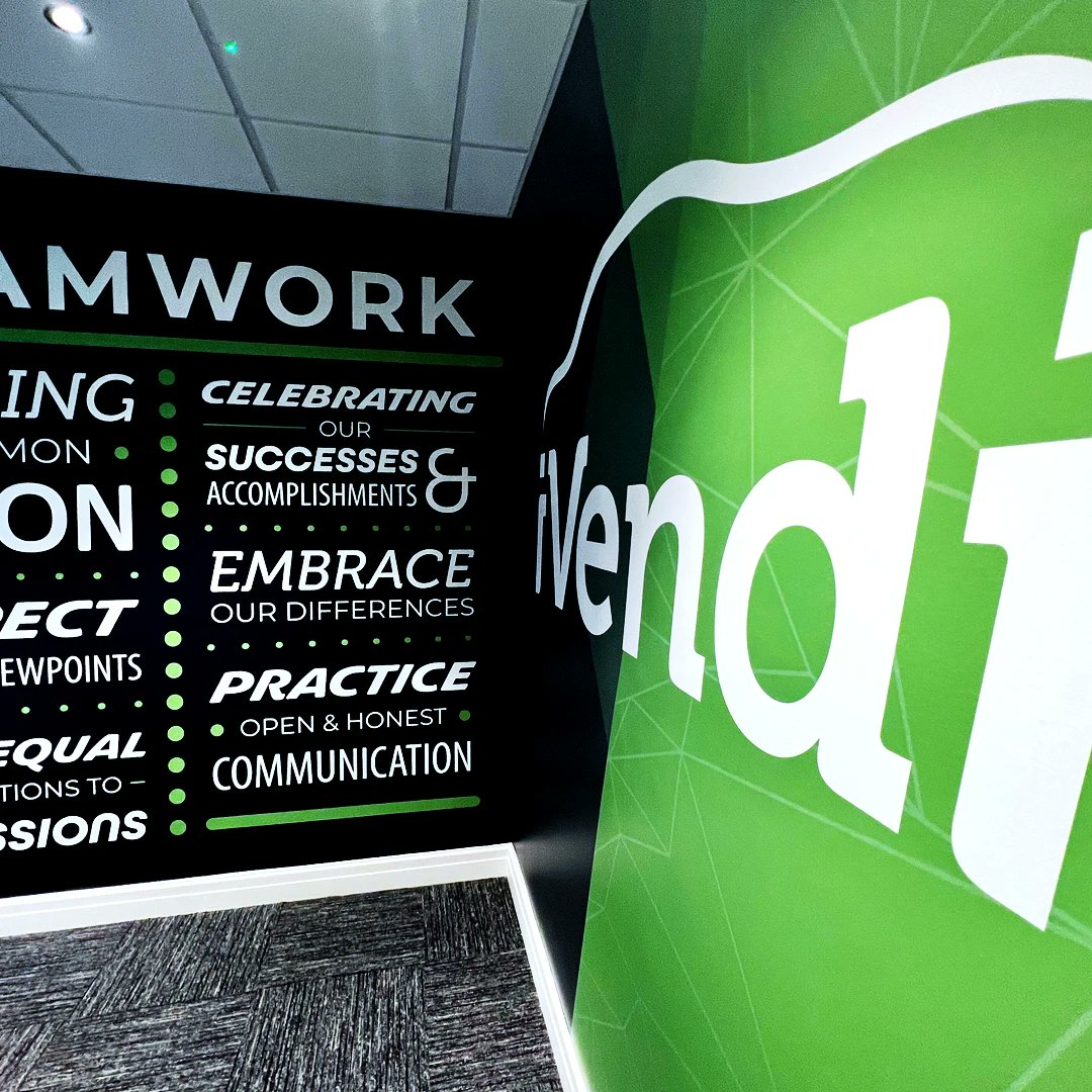 Wall Glamour® tweet media