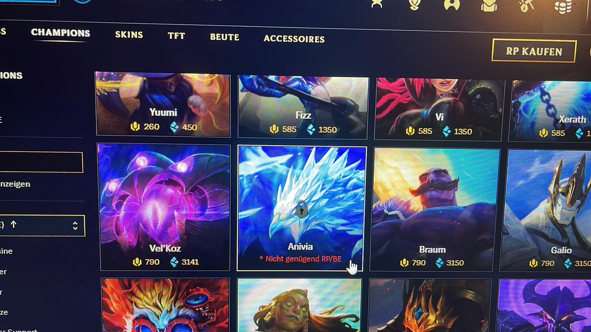 xDragontryx's tweet photo. @RiotSupportDACH wieso kostet Velkoz 9 Blaue Essensen weniger ? https://t.co/XUd7Q4ifsK