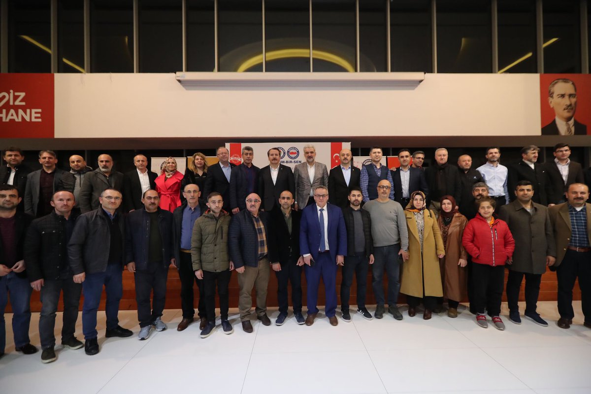 SORUNLARI GÖREN DE ÇÖZEN DE ÇÖZECEK OLAN DA BİZİZ

Bugüne kadar değerlerimizden ilkelerimizden taviz vermedik, bugünden sonra da ilkelerimizin ışığında, istikamet üzere yürümeyi sürdüreceğiz.
 
Emek mücadelemizi özgürlük mücadelemizden hiç ayırmadık, bir birinin mütemmimi olarak