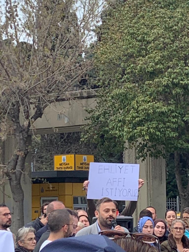 EhliyetVarsa OyVar
İstanbulda mitingde sesimizi  duyurmak için   caba  gösteren Arkadaşlarımız için  destek verelim arkadaşlar  haydi destekleyelim