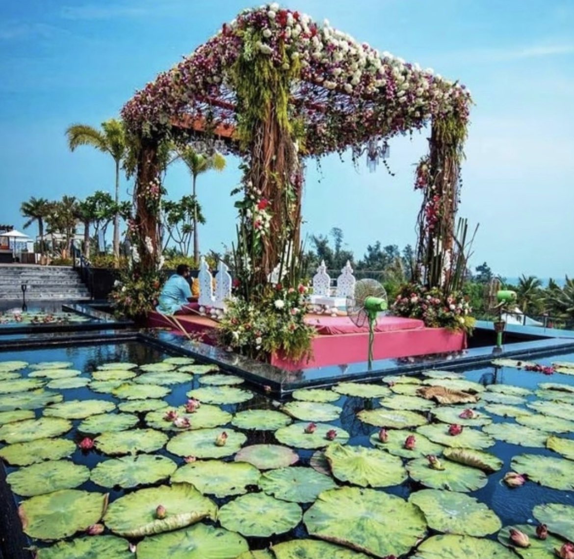 VenueMonk's tweet photo. Floating Mandap is the newest summer trend that you need to follow!
Well, here’s listing some floating mandap designs that’ll blow up your mind, literally!
Swipe to check out♥️✨
#VeneumonkSuggetions
#PlanYourEventWithVM https://t.co/TFOqdqjykV