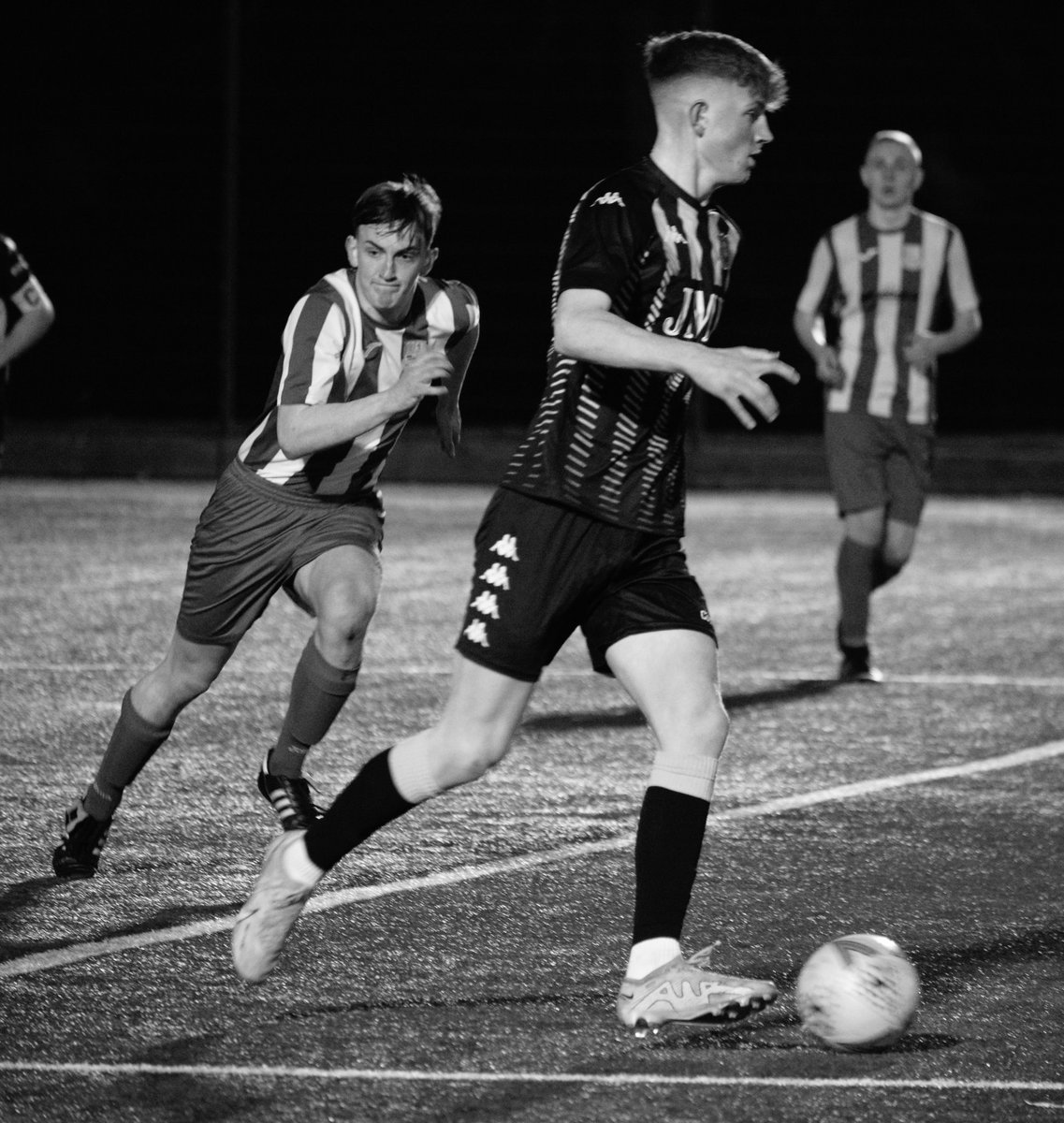 Match action from Friday night @NeilstonFCu20s v @TalbotU20s ⚽️⚽️⚽️⚽️ #developmentfootball @OfficialSLDFL