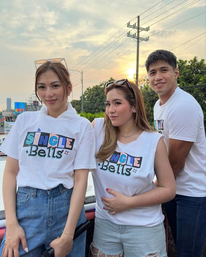 SINGLE BELLS MMFF float parade of stars 🤩 Watch our movie on April 8 as part of the Summer MMFF 2023! #summermmff2023 #singlebells