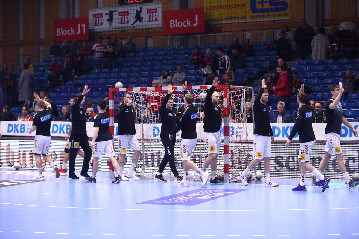 SCMagdeburg's tweet photo. Gleich gehts los in Kassel 💪🏻

Wir sind zum Topspiel zu Gast bei der @mthandball 💚❤️
Das Spiel gibts live auf @SkySportDE 📺
_____
#scmhuja I 📸 Franzi Gora https://t.co/zj5IgdJcwA