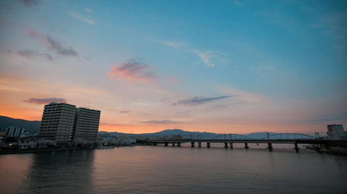 あと今日の瀬田川の夕焼けがめっちゃ綺麗だった。やばいやばい言いながら動画ばっかり撮ってたので写真はここだけ…奥の山の淡い