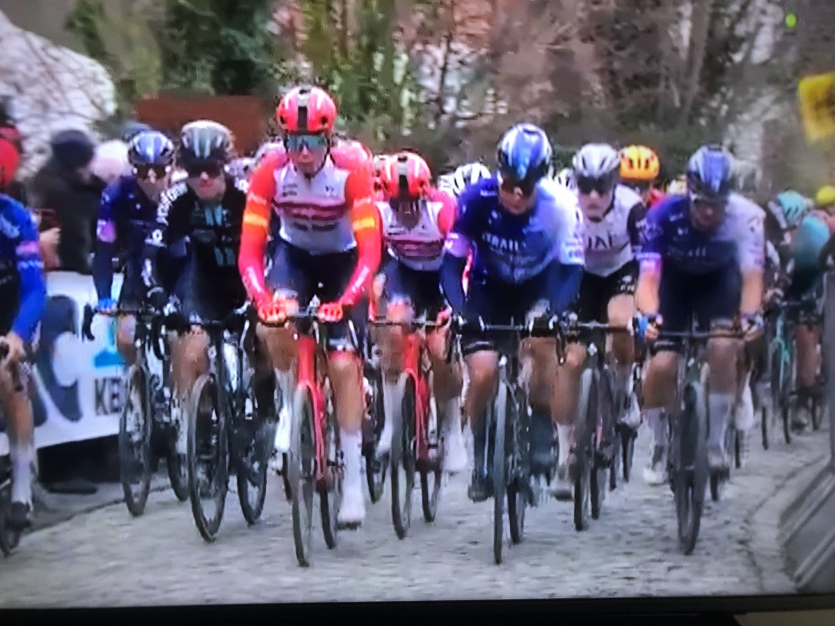 denpeet's tweet photo. Nice to see @jens_reynders @Tomvanasbroeck @IsraelPremTech in the front! @RondeVlaanderen ! #Eikenberg https://t.co/IlAeU9EeWN