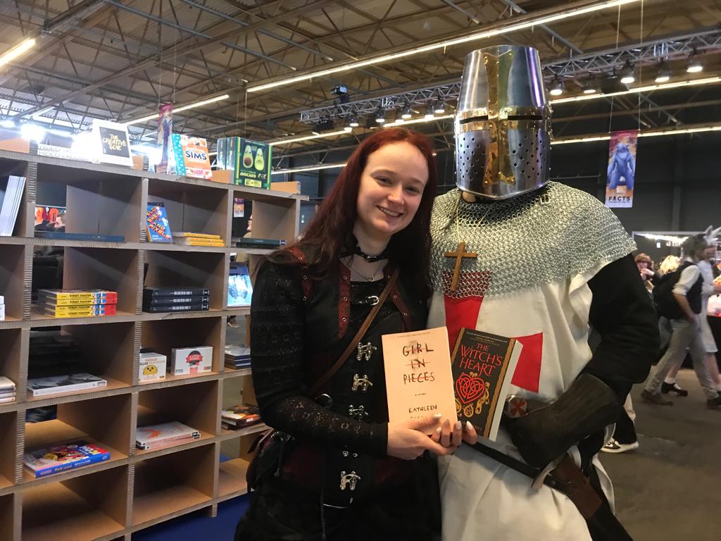 ABCBooksNL's tweet photo. We support people in cool outfits buying cool books! #ABCatFACTS #ABCintheWild https://t.co/7q2ZqR3iJi