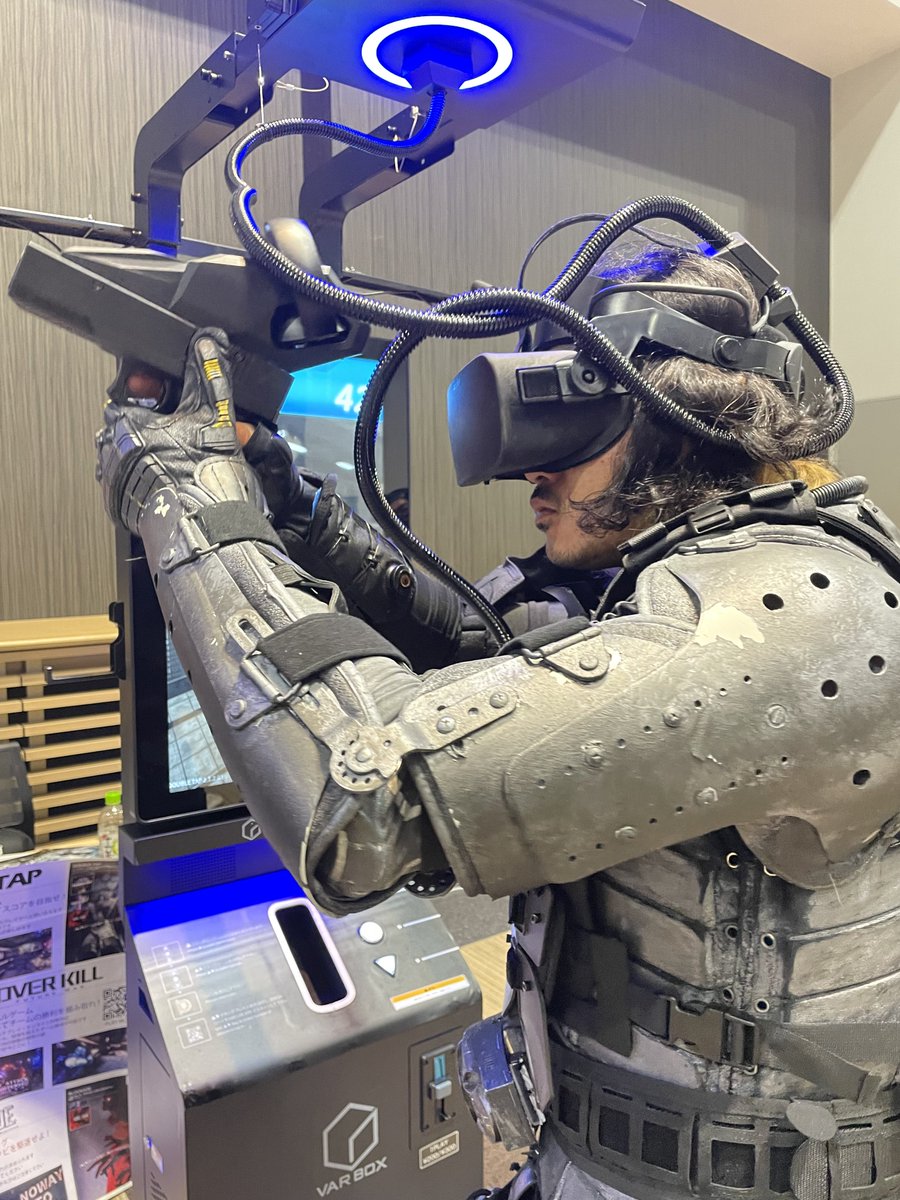 wild1324's tweet image. #伊達な軍拡祭
 #VARBOX

電脳世界へ初ダイブ‼️‼️
普段ゲームしない人ですがめちゃくちゃ面白い‼️‼️‼️

貴重な体験をさせて頂きありがとうございました😭❣️❣️
今後全国に増えていくそうなので見かけた方はぜひ遊んで見てください👍🔥🔥

飛ぶぞ‼️‼️‼️‼️‼️
めちゃくちゃサイバーしてる‼️‼️‼️‼️