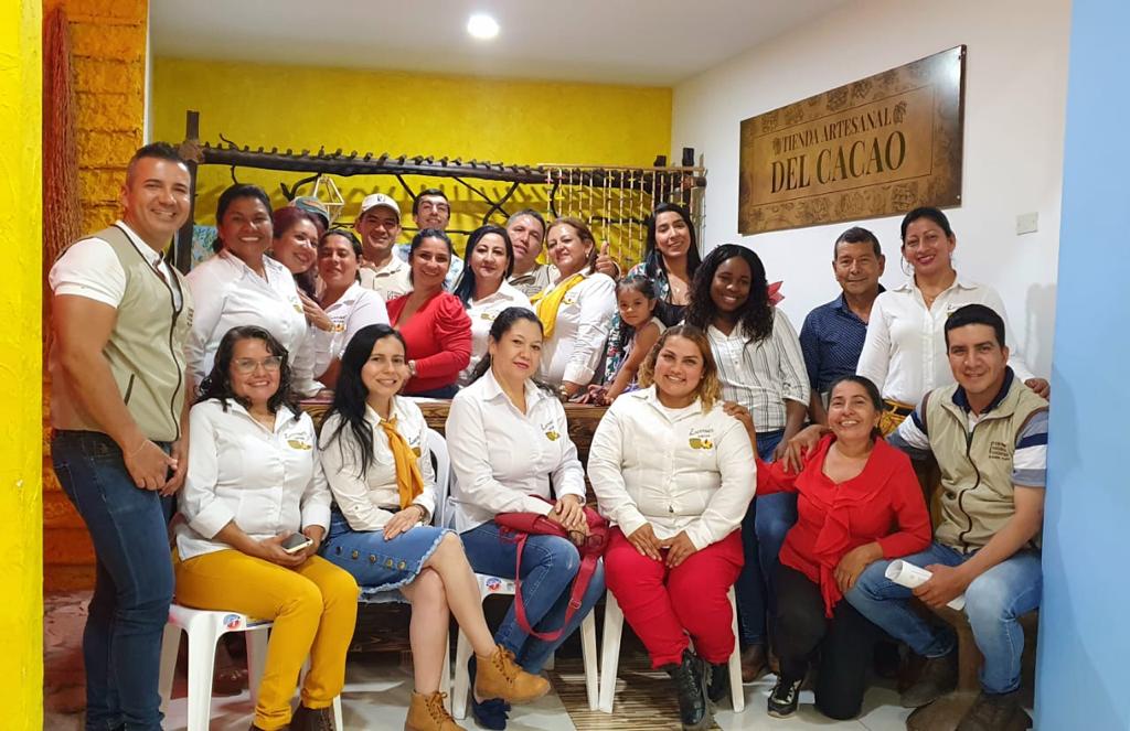 MinAgricultura's tweet image. #MinAgricutltura apoya a las organizaciones de 👩‍🌾 mujeres productoras de cacao de Santander para fortalecer sus capacidades productivas con enfoque de género y economía del cuidado no remunerado. 
#AsíAvanzaElCampo